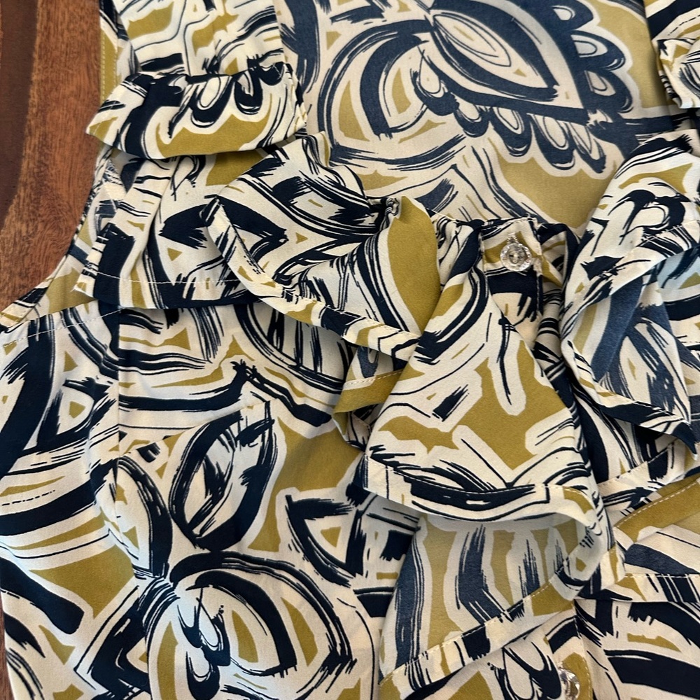 ☀️ BANANA REPUBLIC Ruffle Sleeveless Blouse - Picture 8 of 8